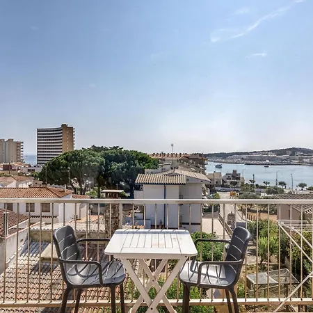 Penthouse Apartment *